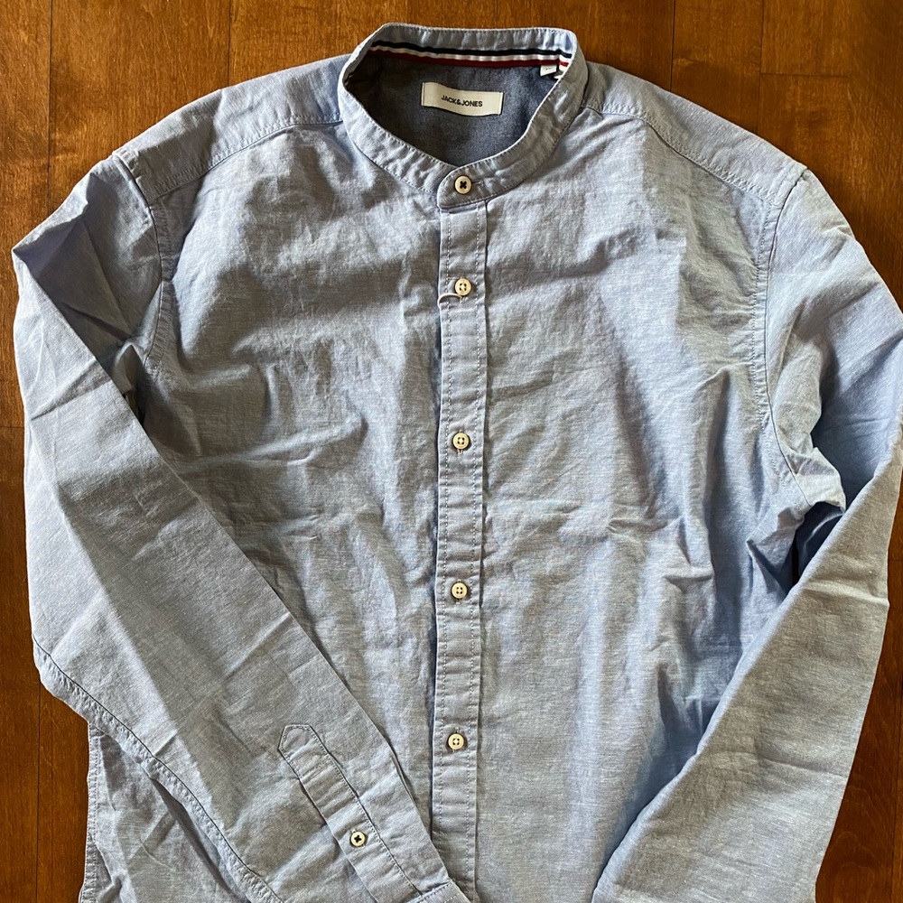 NWT mens blue button up shirt. German style collar… great shirt! Fits slim.